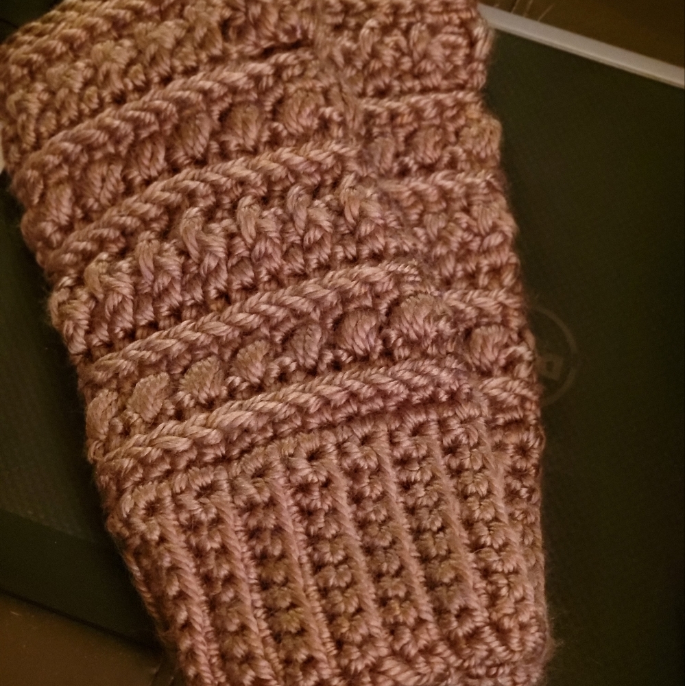 Fingerless gloves..